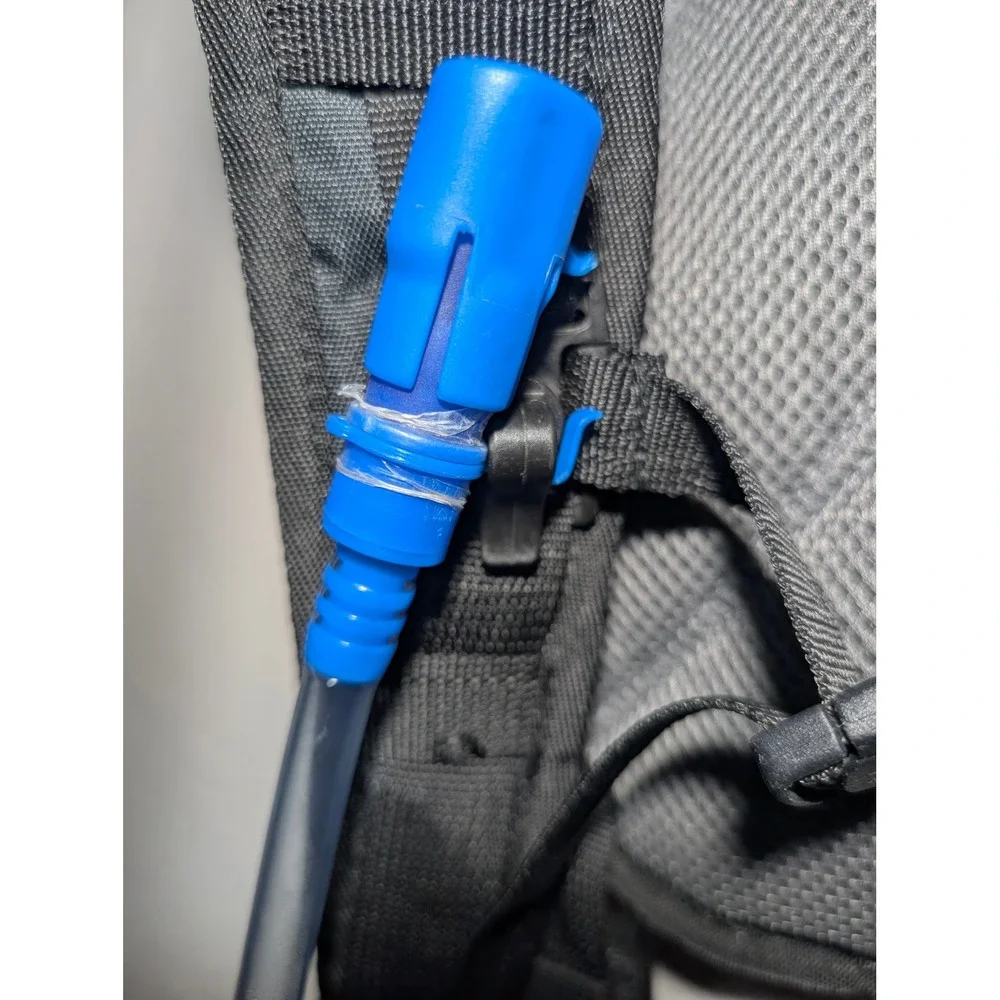 Pulse Hydration Backpack Unisex OS Black Good Active Outdoor Bungee Cord